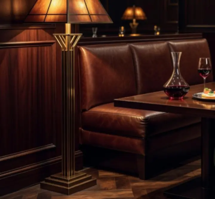 Hangulatos lounge galéria: art deco részletek, bársonyos ülések és társasági pillanatok a Lounge Gather Clubban